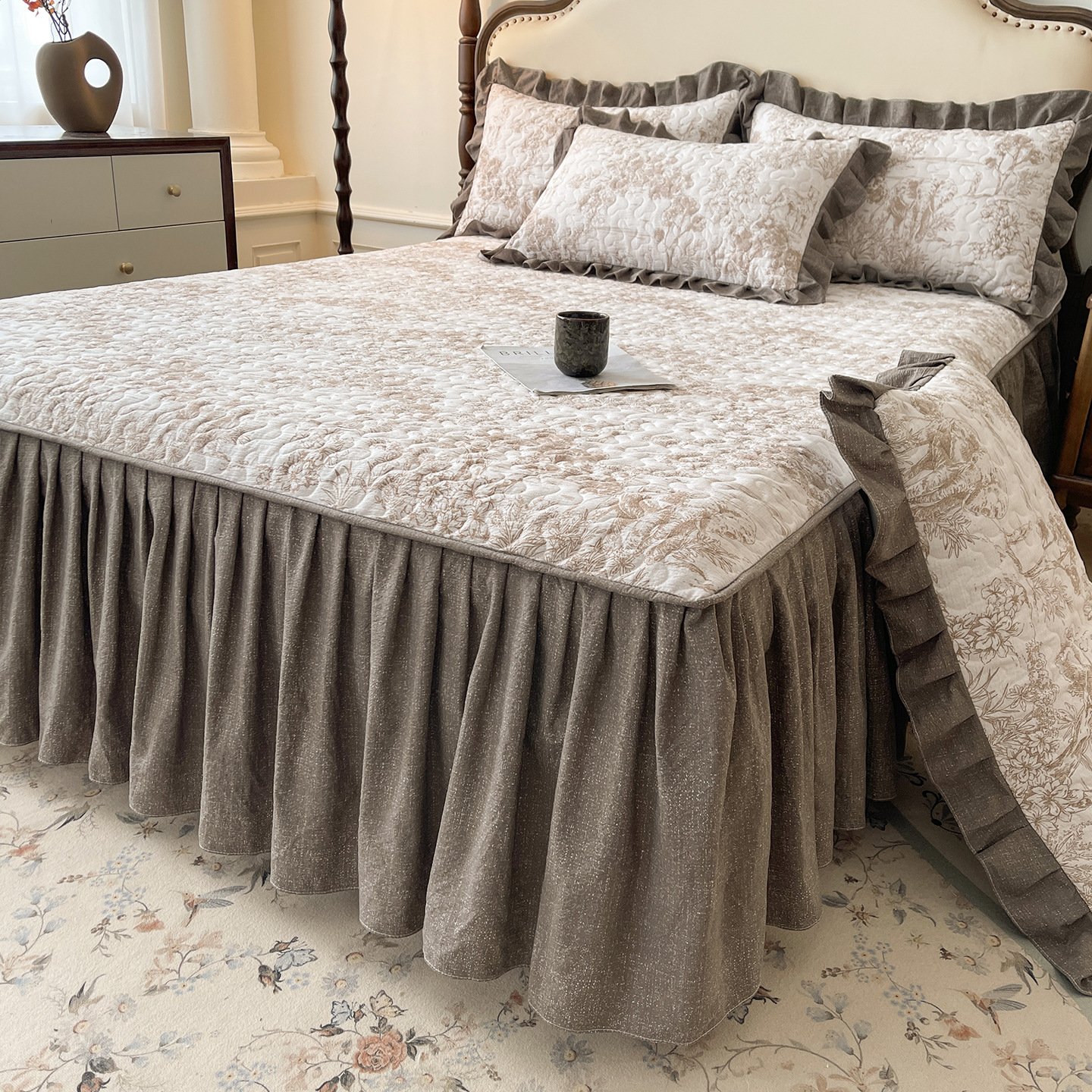 Cloud-Sense Quilted Bed Skirt Bedspread Set - Three Pieces