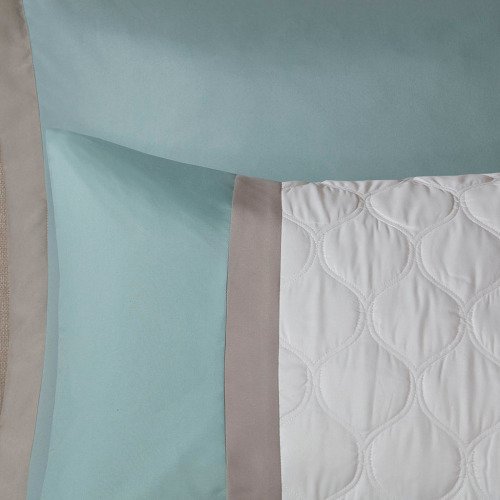 Elegant 8-Piece Queen Comforter Set – Quilted Damask BeddingQueen 8 Piece Comforter Set - Image 10