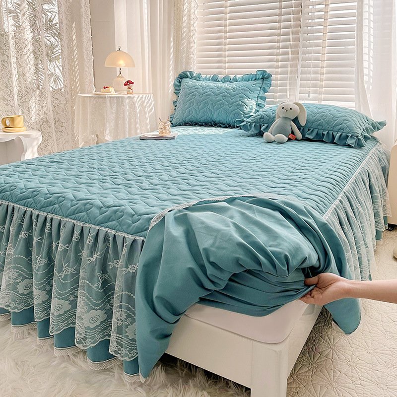 Quilted Bed Skirt Set – Elegant Lace Bedspread with Pillowcases * 2 - Image 4