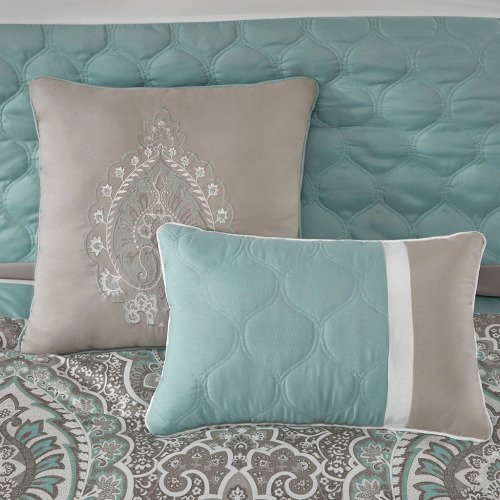 Elegant 8-Piece Queen Comforter Set – Quilted Damask BeddingQueen 8 Piece Comforter Set - Image 6