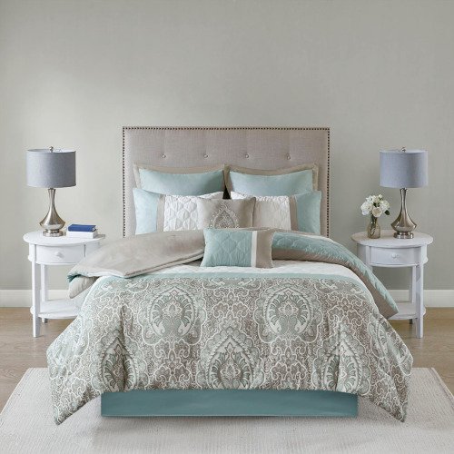 Elegant 8-Piece Queen Comforter Set – Quilted Damask BeddingQueen 8 Piece Comforter Set - Image 4